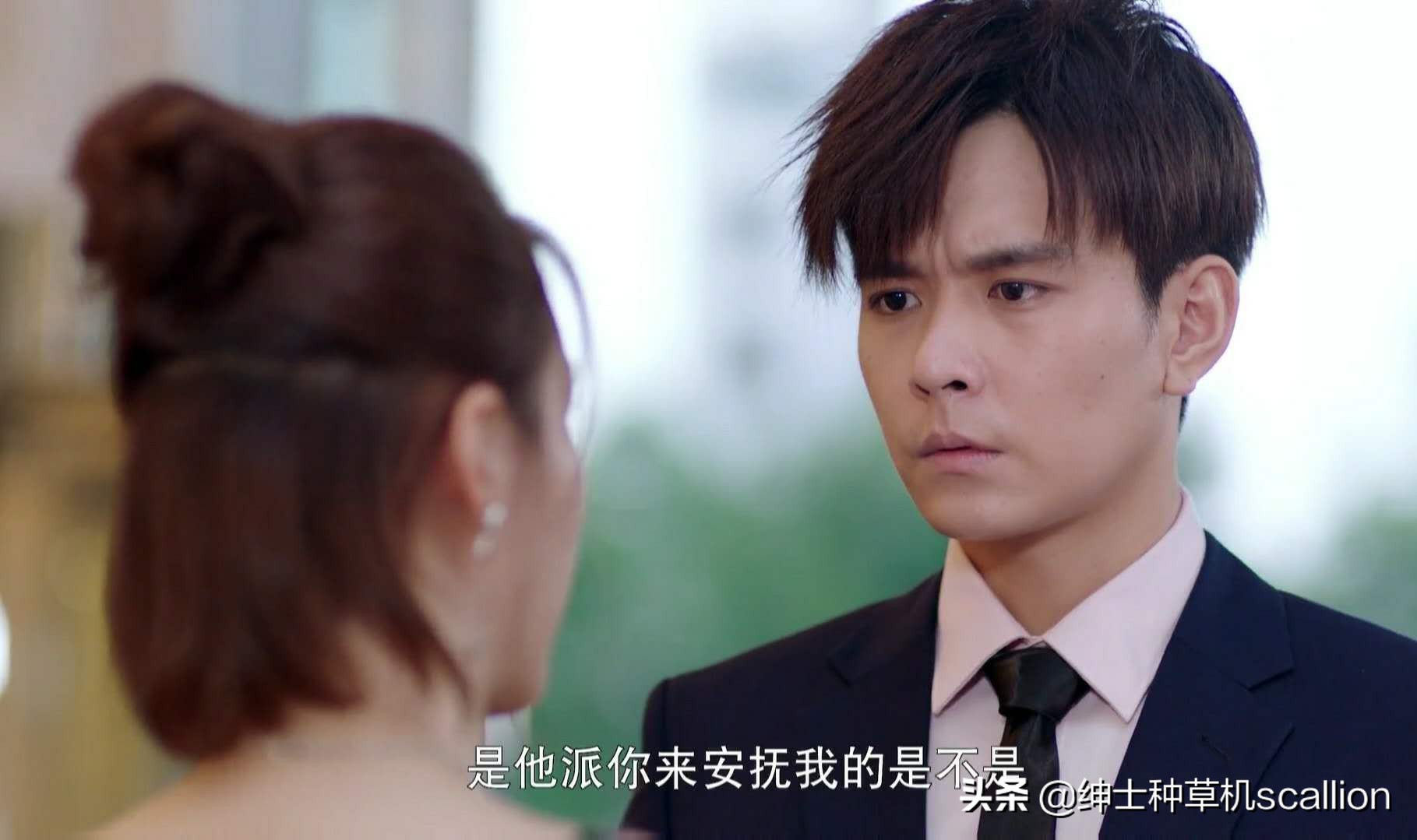 从影视剧看穿搭十一：万能的色调、高贵的象征——黑色衬衫