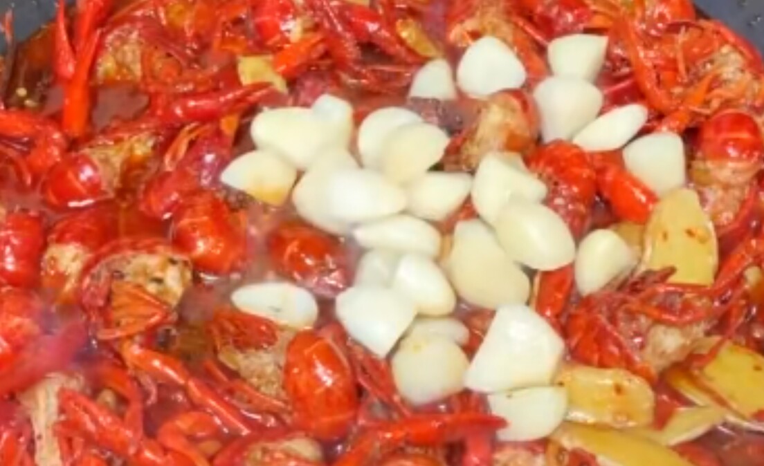 龙虾怎么做最快入味好吃,怎么做爆开的龙虾又脆又好吃