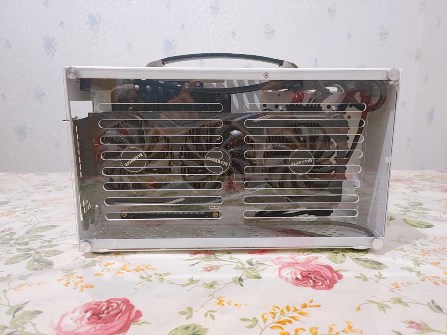 超频三蜂鸟机箱和机械大师c24,超频三蜂鸟2机箱什么材质