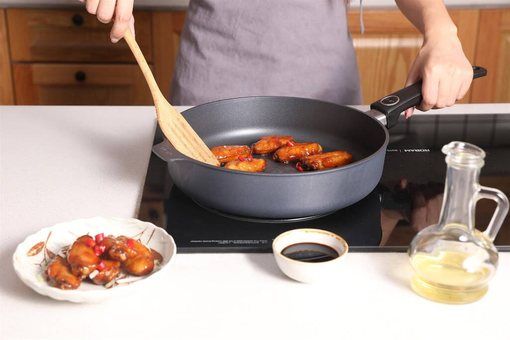 无油烟不粘锅的炒菜平底锅,钻石麦饭石不粘锅