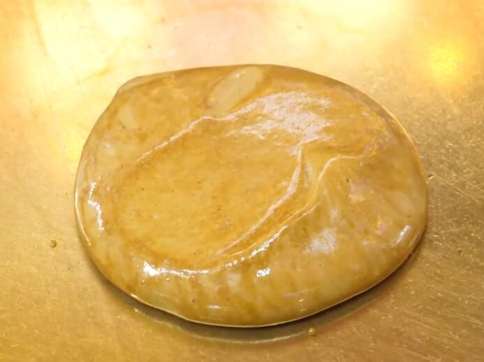 80后农村小伙做零食,80年代大叔自制食物