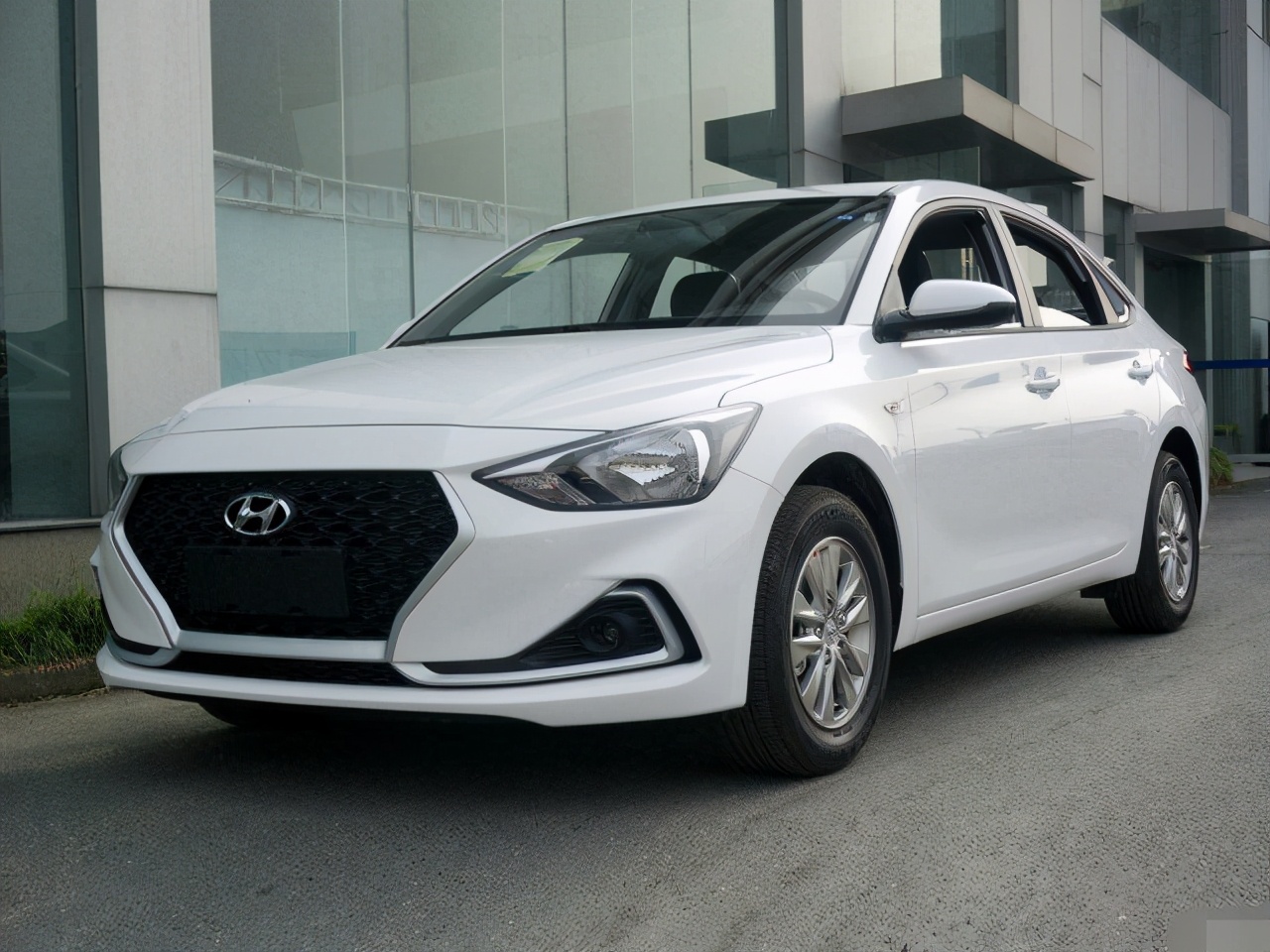 现代悦动怎么样值得购买吗,现代悦动和阳光车哪个省油