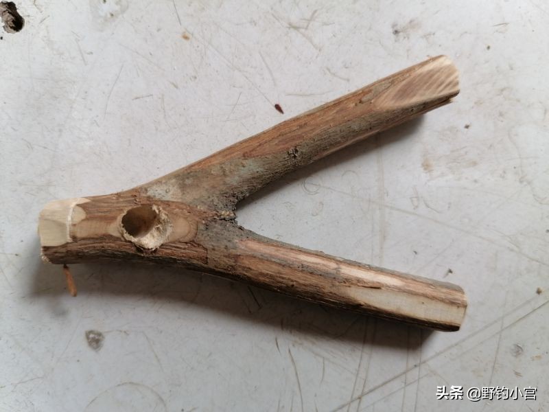 钓鱼怎么用鱼竿支架最好,鱼竿支架怎么用最好用