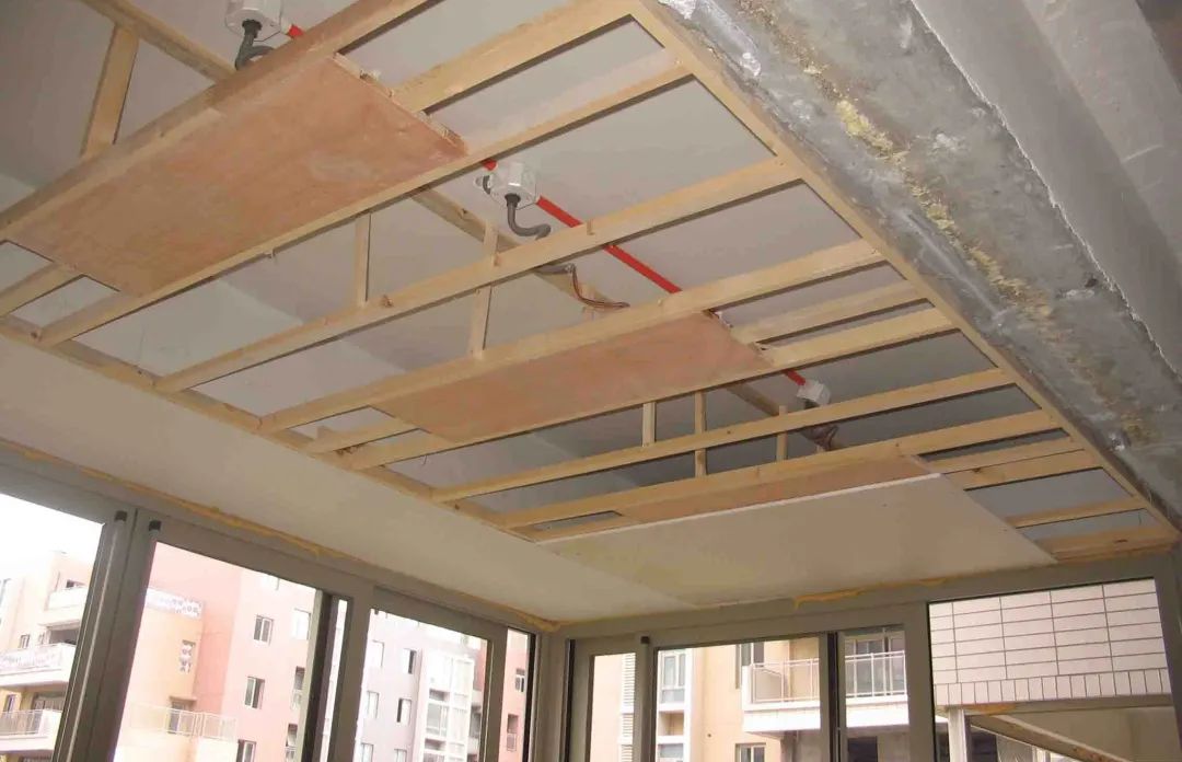 厨卫吊顶用蜂窝板还是石膏板好,铝扣板蜂窝板石膏板吊顶哪个好