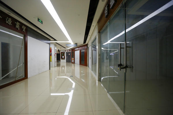 直播带货对服装零售的影响,郑州服装室外直播