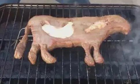 90后小哥摆摊卖烧烤,男子摆摊卖特色烧烤