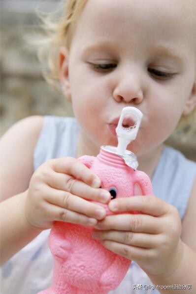 怎样拍摄才能拍出小孩的可爱,怎样拍摄孩子天真的笑