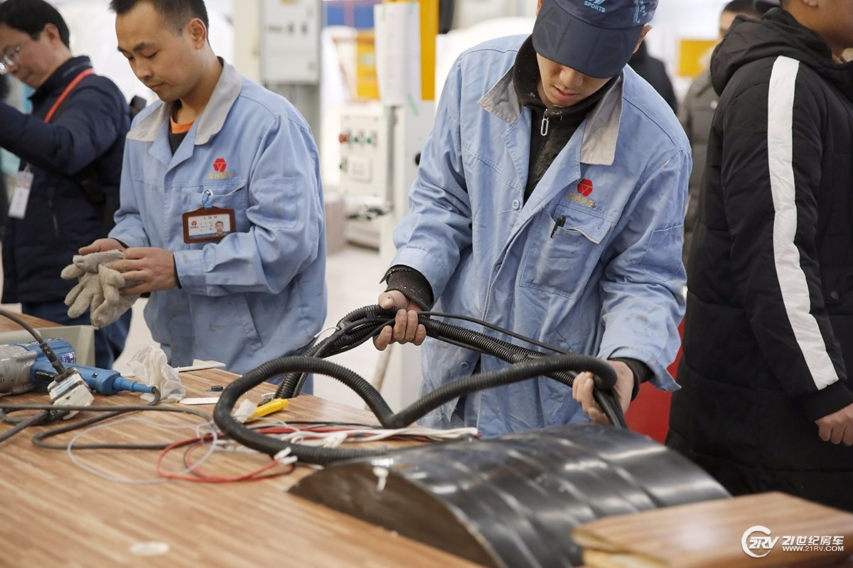 房车电池选用12v还是48v,房车200ah铅酸电池够用吗