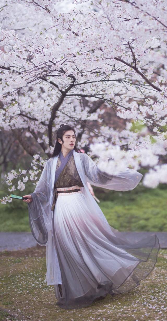 吟风·《词作》九首:冷月苍苍,幽思漫漫,闲步茫然难语