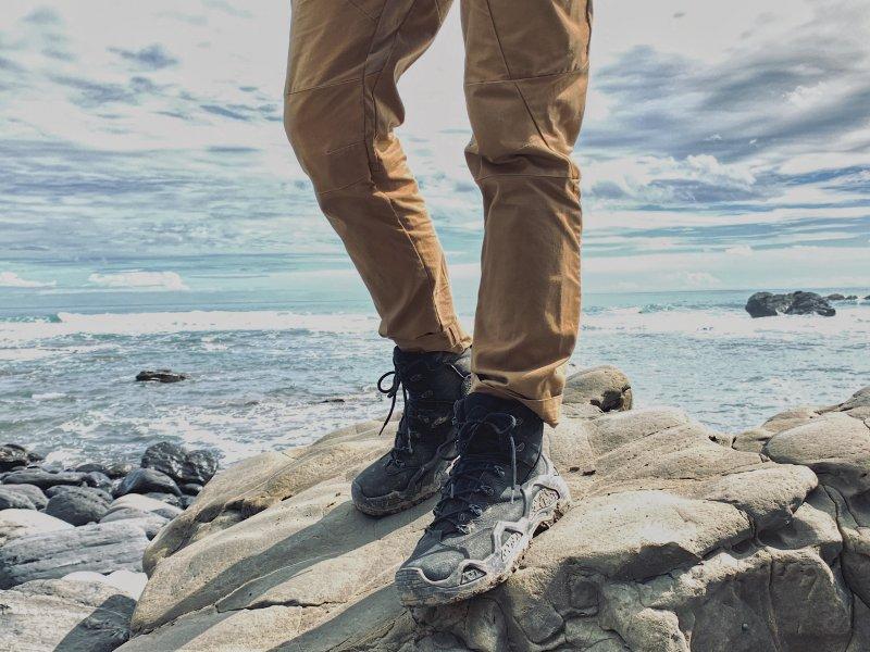 lowa战术靴和军靴,lowa军靴适合沙漠徒步吗