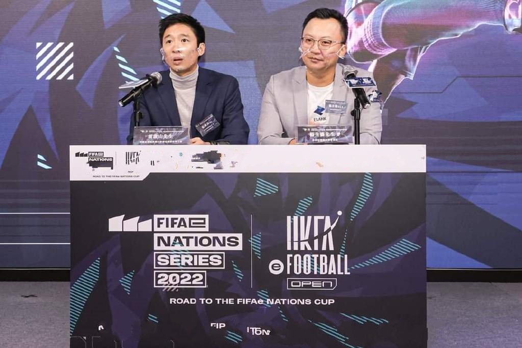 郭晶晶黑西装穿搭,郭晶晶穿蓝色裙配西装