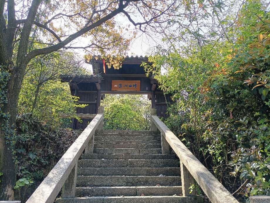 苏州第一高峰穹窿山,苏州最高的山穹窿在哪里