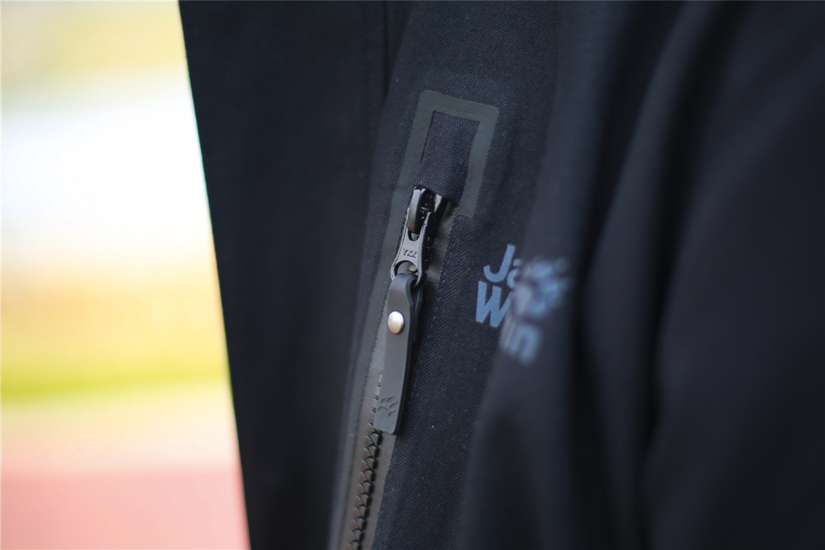 jackwolfskin狼爪男士冲锋衣,狼爪冲锋衣与普通冲锋衣有何区别