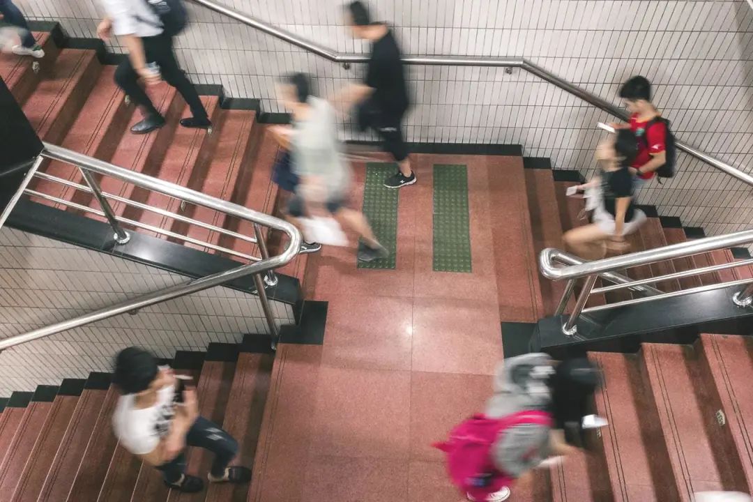 程序员进小公司还是外包公司,程序员刚毕业去大厂好吗