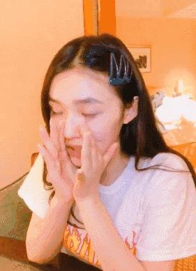 她大概是女明星中最成功的“美妆博主”