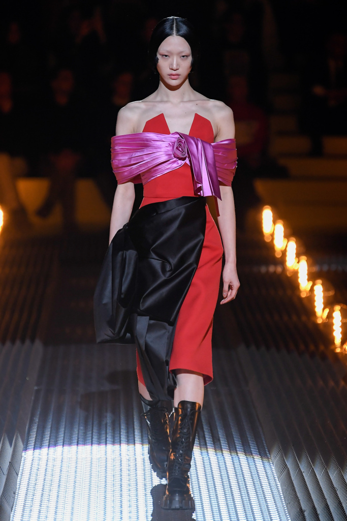 巴黎时装周2023春夏prada,2019prada秋冬米兰时装秀