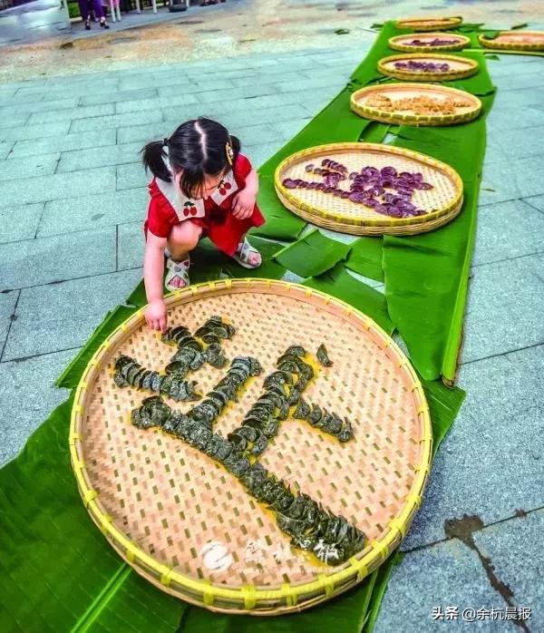 观众鼓掌欢呼起来,观众欢呼现场