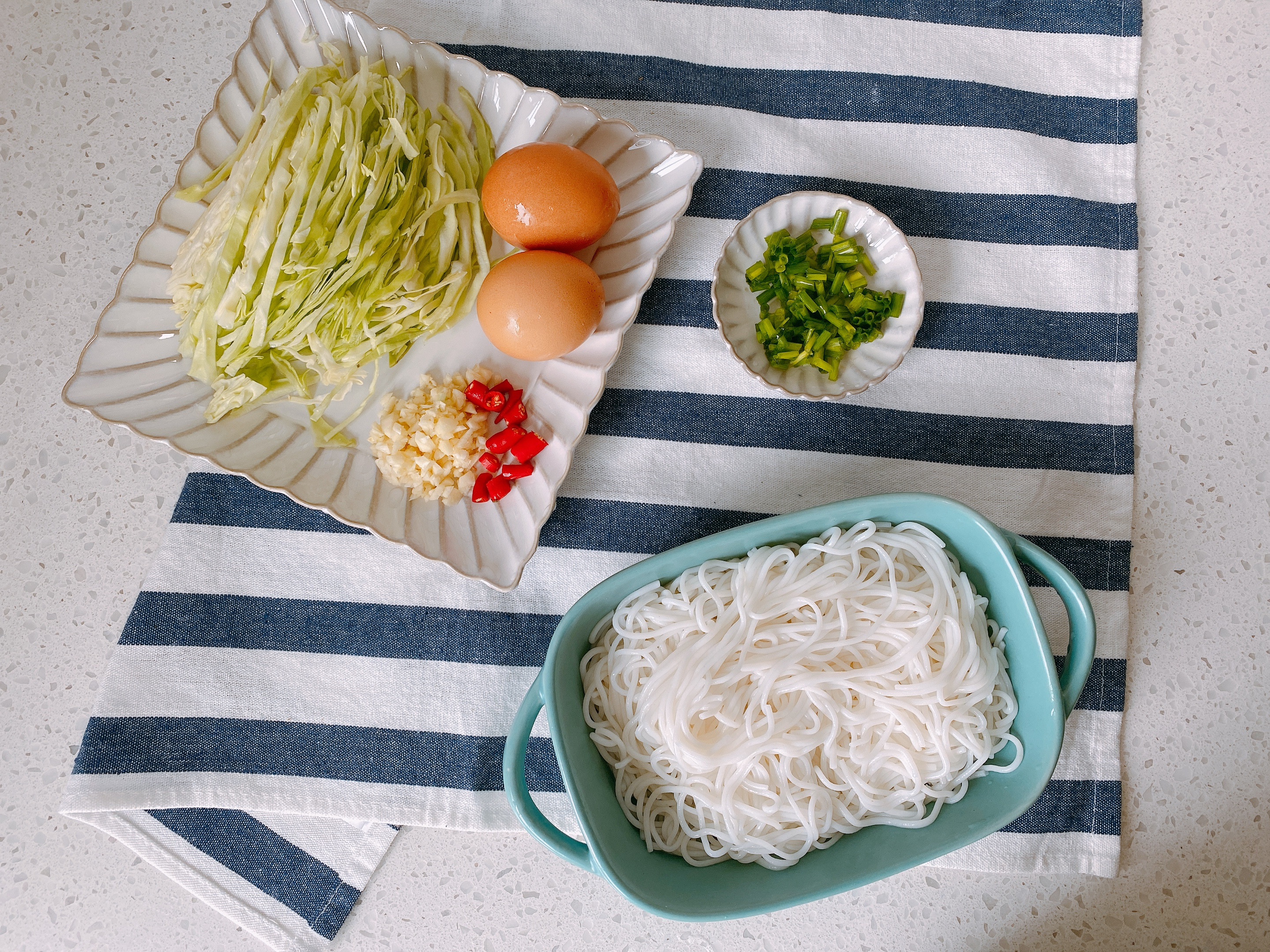 米粉炒粉怎么煮才好吃,在家做三鲜米粉最简单的方法