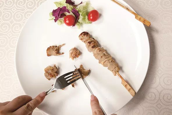 吃饭最基本的礼仪和动作,吃饭需要注意的礼仪