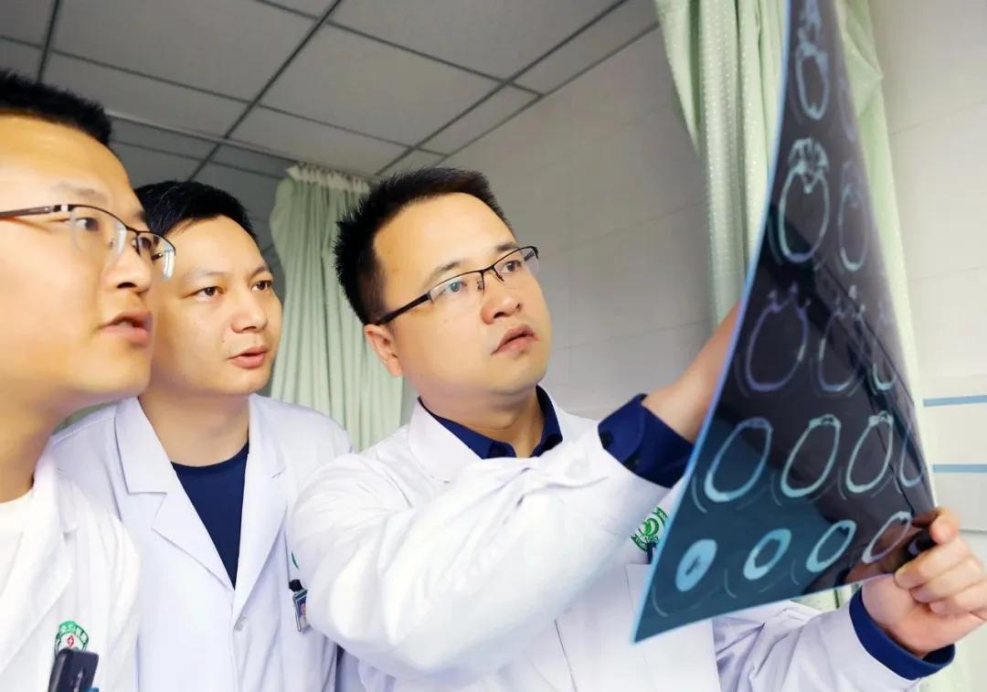 突发右侧偏瘫失语一个月,偏瘫突然失语