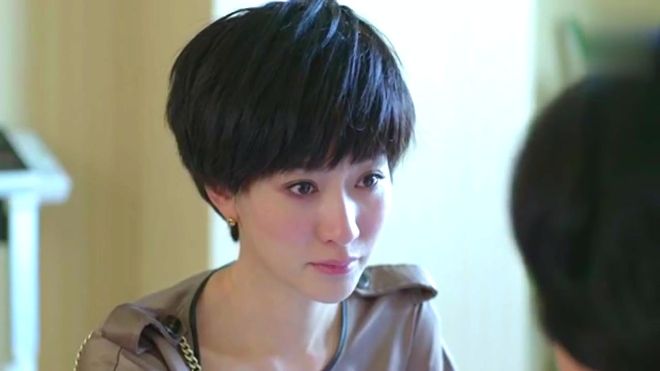 十年前，孙东海用艾滋针头抵住李小冉喉咙，李小冉被吓得崩溃大哭