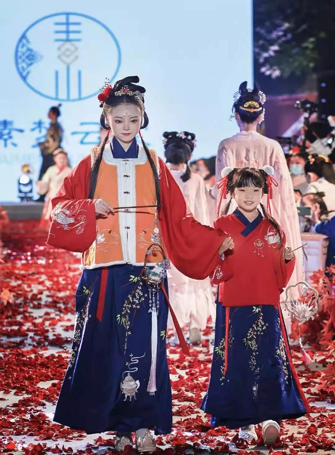 绱犳ⅵ褰掍簯浜插瓙姹夋湇,鎴愰兘绱犳ⅵ褰掍簯鍎跨姹夋湇