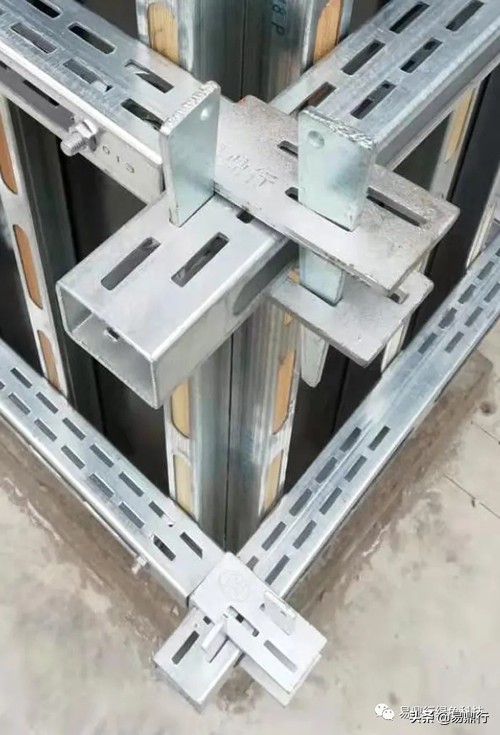 北京国风尚城项目，模板加固这样施工