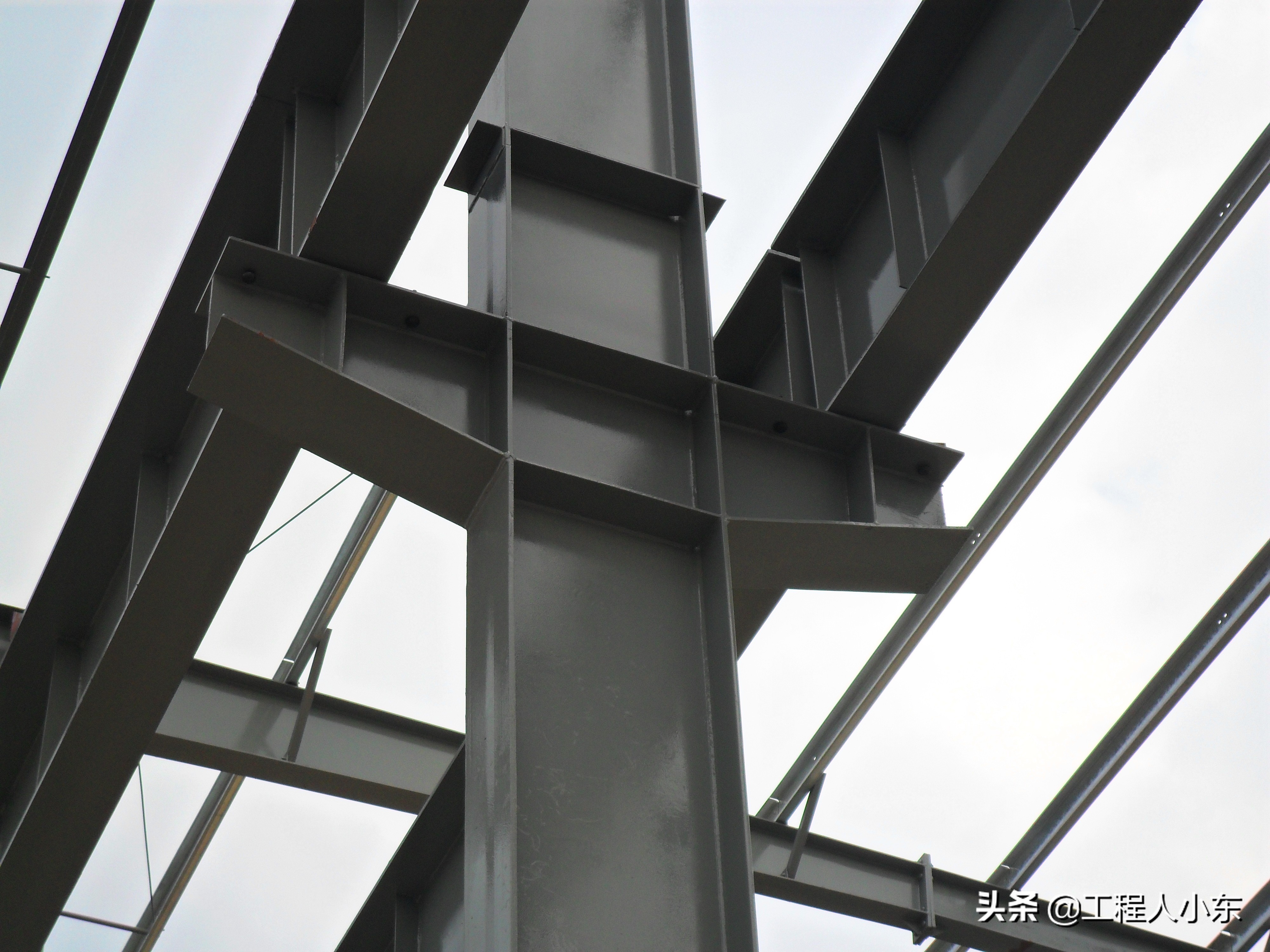 讲解钢结构厂房图,钢结构厂房基础施工动画演示