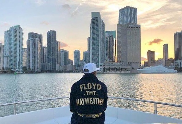 梅威瑟vs帕奎奥梅西到达现场,梅威瑟发布会撒钞票