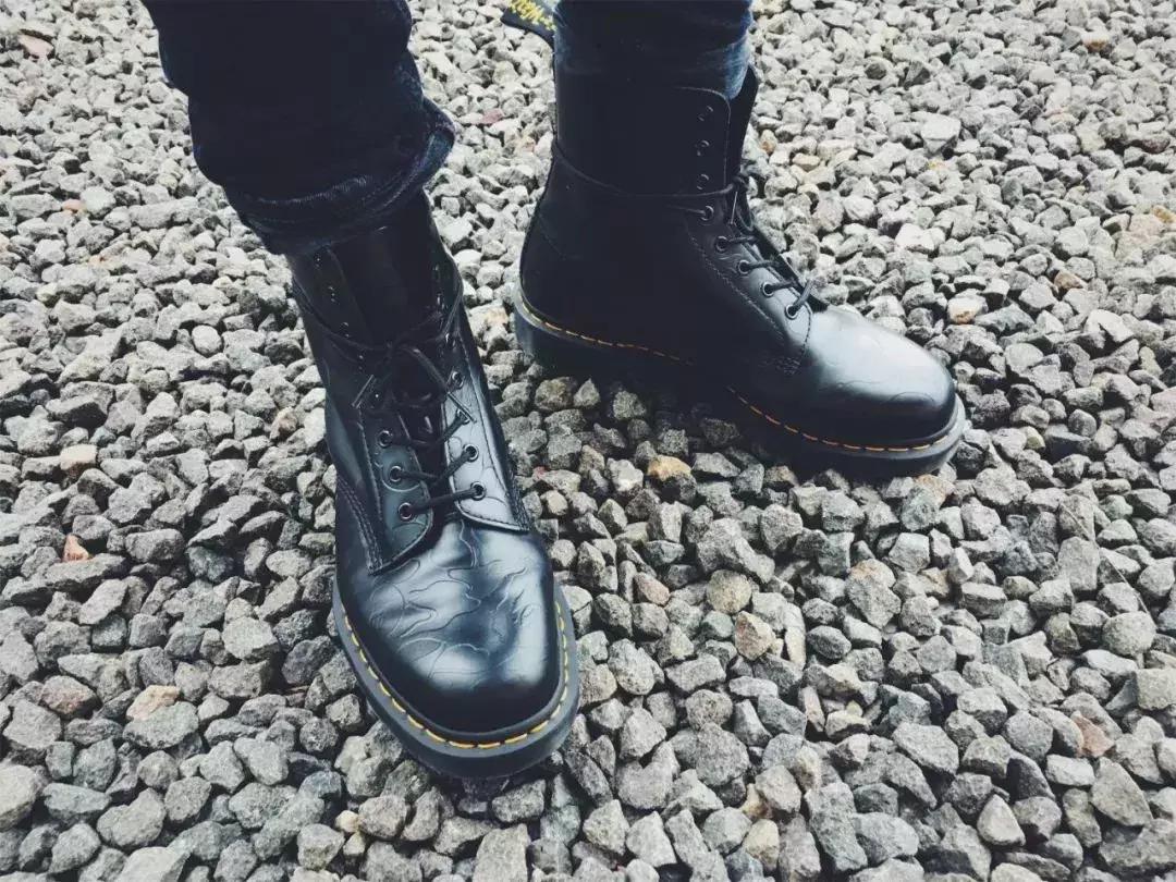 怎么才能让鞋子干燥不臭,如何使鞋子保持干燥