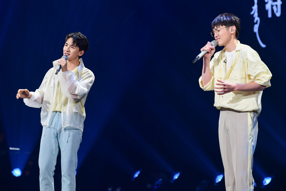 张英席和刘岩谁厉害,声入人心张英席和刘岩