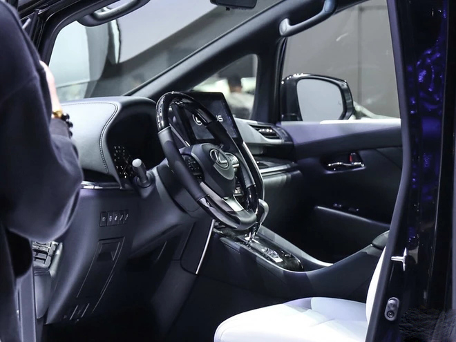 雷克萨斯向自家加价王发起挑战，网友：这波操作太6了