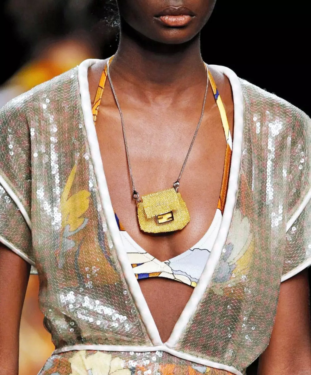 我的胸,我的手指,我的脚腕……都需要一只包包