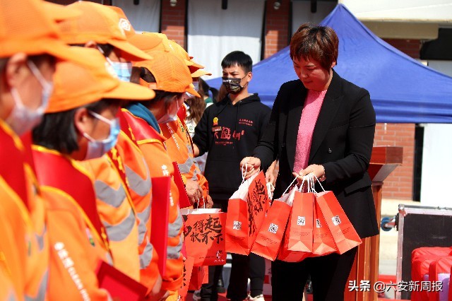 关爱城市黄玫瑰做文明有礼六安人！“最美环卫工人”点亮2021“环卫工人节”