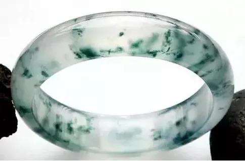 翡翠宝石怎样来鉴定,鉴定翡翠真假的方法