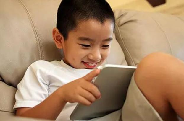 怎样才能让孩子讨厌玩手机,孩子喜欢玩手机怎么解决