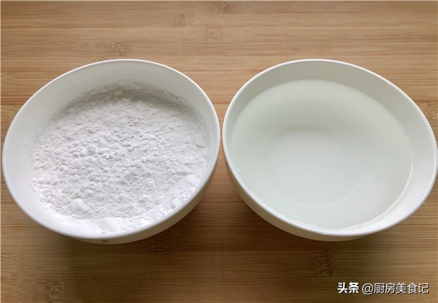 凉粉怎么做柔软劲道不容易断,怎么在家做最劲道的凉粉呢