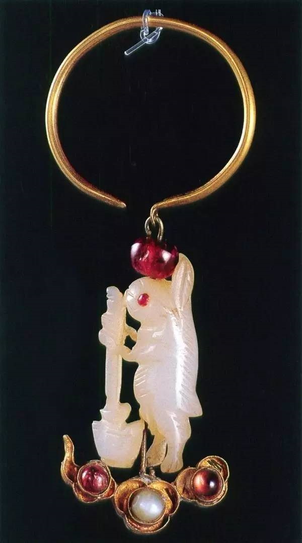 简述耳饰的发展史