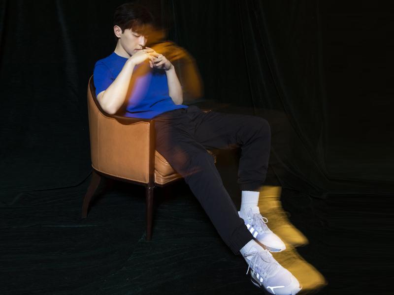 邓伦喜提“懵伦”称号！穿毛衣直播被调侃？粉丝：你以为是乱穿吗