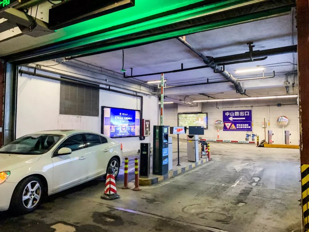 在南京月薪一万的工作,月薪1万5真的养不起车吗