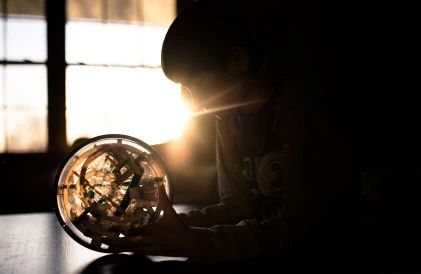 铁笼里的自闭症儿童,铁笼里的生活