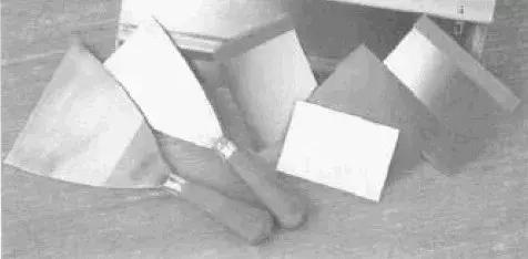 如何防止腻子粉脱落,腻子粉脱层跟灰钙有关系吗