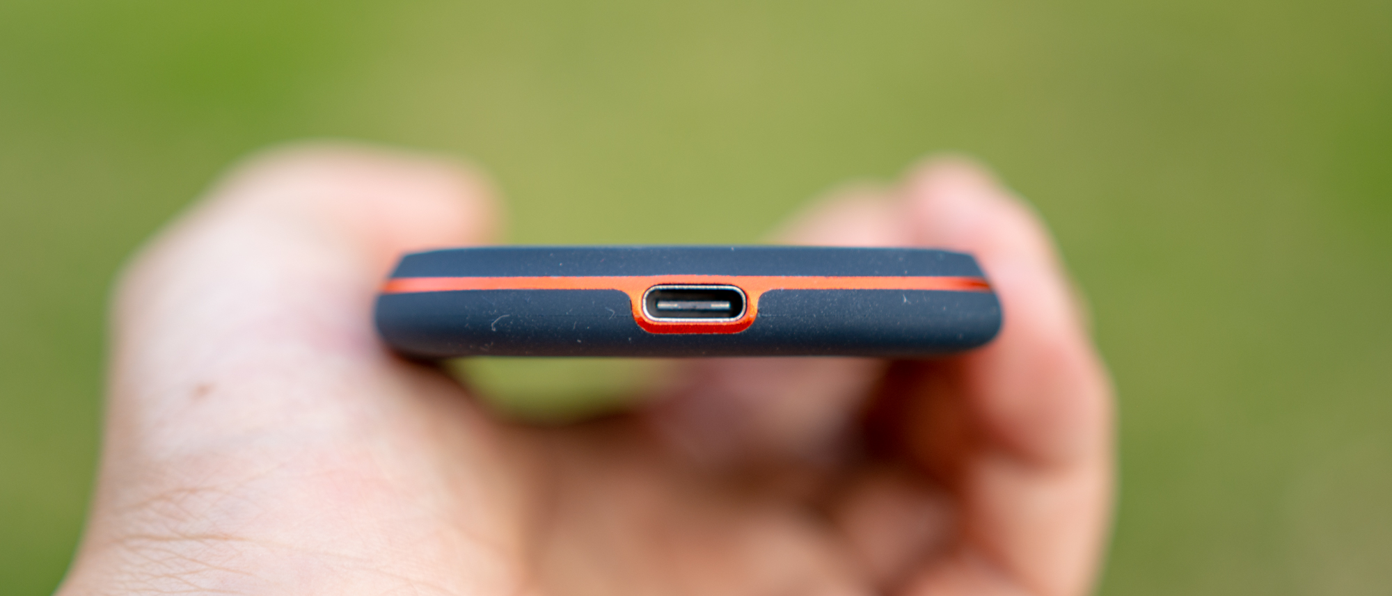 千兆传输速度移动硬盘,闪迪至尊高速固态硬盘4k读写速度