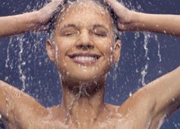 女生后背经常长痘怎么办,女生后背长痘痘的解决方法