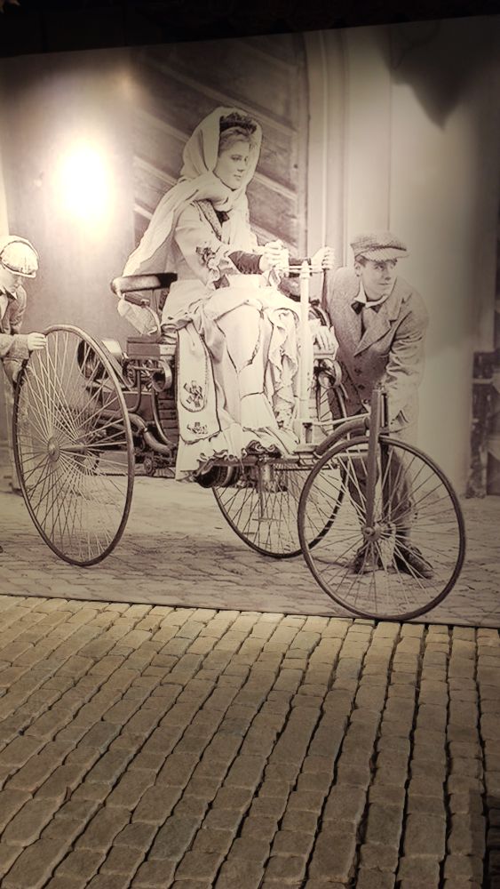 奔驰一号是世界上第一辆汽车吗,人生第一辆车奔驰s级