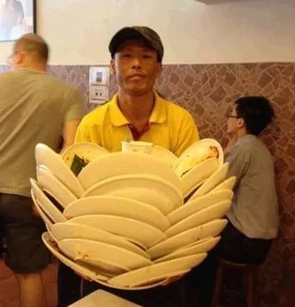 大哥，我心疼我的小车十分钟啊