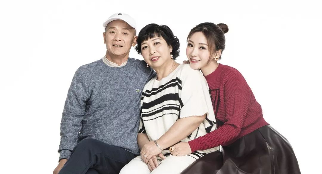 一个低胸性感女王，私底下想活得更严肃和朴素