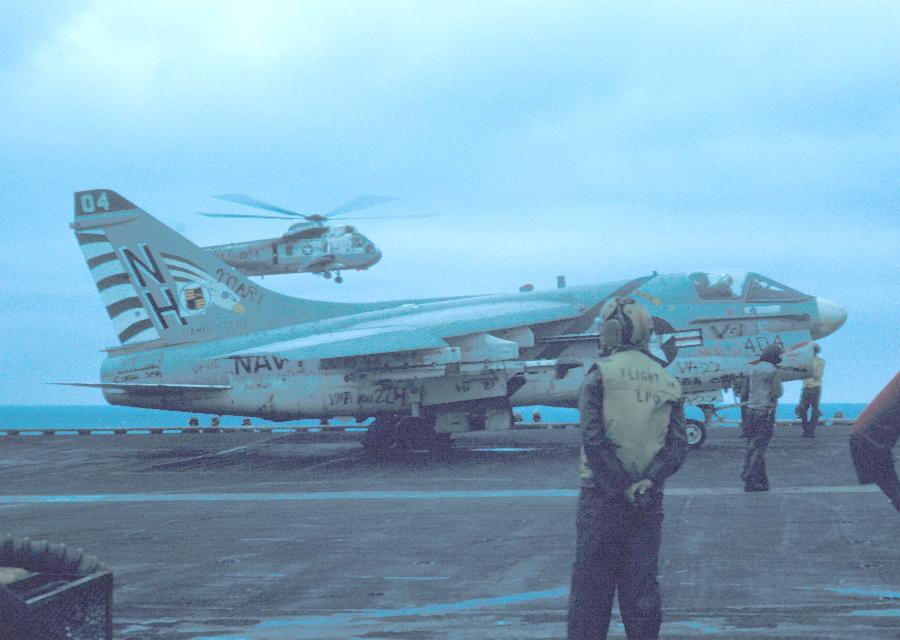 f-7舰载机,f-8舰载战斗机