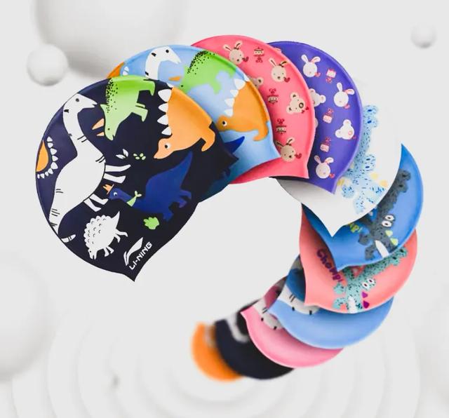 带娃游泳必须戴泳镜吗,儿童学游泳适合戴大框泳镜吗