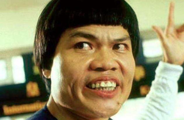 香港艺人八两金,香港八两金穿西装